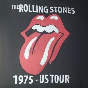 Black rolling stones t-shirt